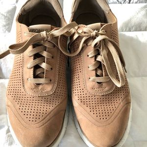 Perforated leather Vionic athletic sneakers sz 10